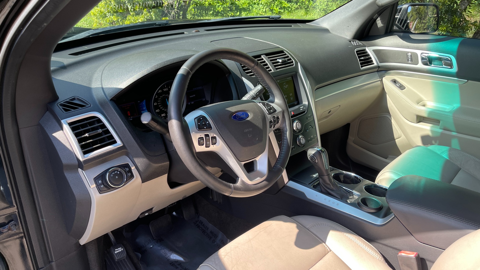 Used 2013 Ford Explorer XLT / LEATHER / COMFORT PACKAGE / 3.5 V6 / REAR VIEW CAMERA / DRIVER CONNEC for sale Sold at Formula Imports in Charlotte NC 28227 13