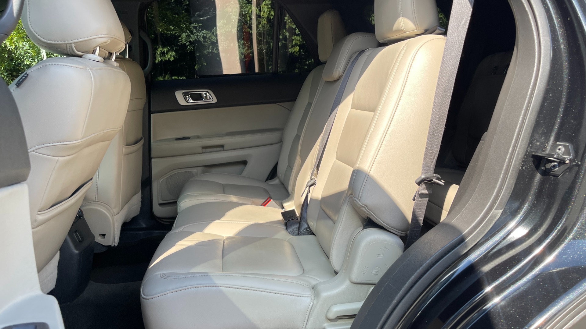 Used 2013 Ford Explorer XLT / LEATHER / COMFORT PACKAGE / 3.5 V6 / REAR VIEW CAMERA / DRIVER CONNEC for sale Sold at Formula Imports in Charlotte NC 28227 17