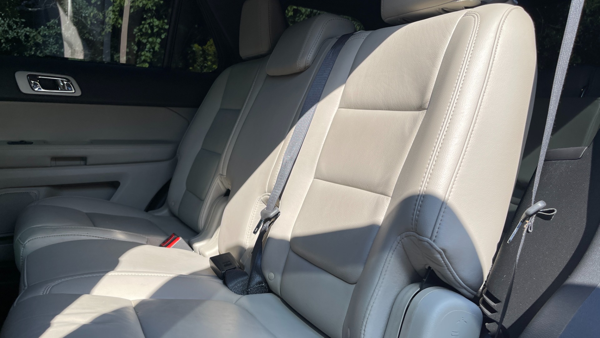 Used 2013 Ford Explorer XLT / LEATHER / COMFORT PACKAGE / 3.5 V6 / REAR VIEW CAMERA / DRIVER CONNEC for sale Sold at Formula Imports in Charlotte NC 28227 18