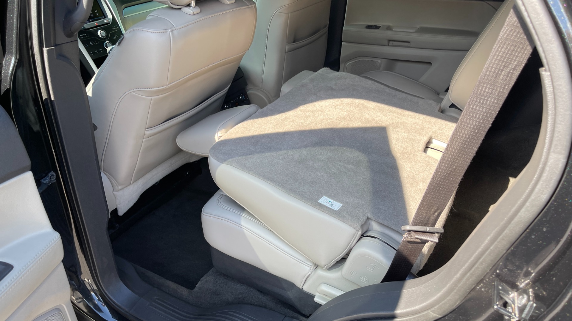 Used 2013 Ford Explorer XLT / LEATHER / COMFORT PACKAGE / 3.5 V6 / REAR VIEW CAMERA / DRIVER CONNEC for sale Sold at Formula Imports in Charlotte NC 28227 20