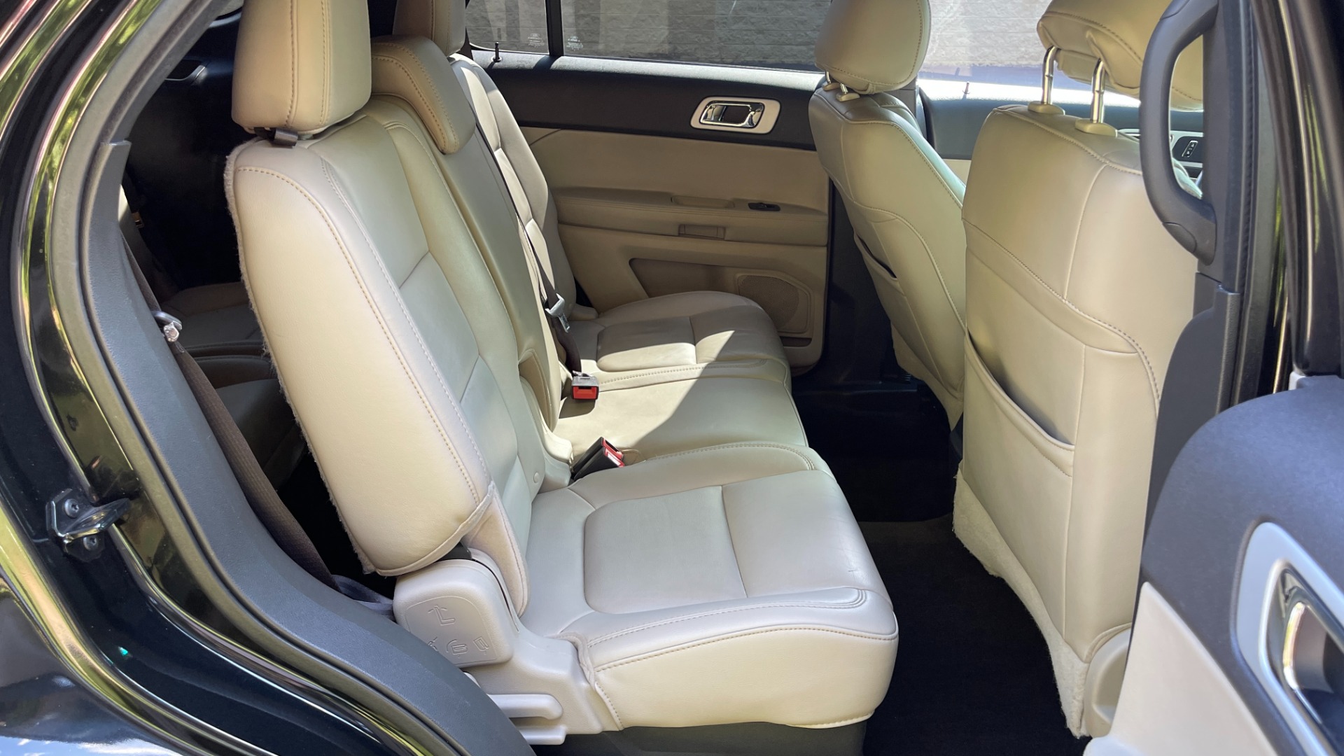 Used 2013 Ford Explorer XLT / LEATHER / COMFORT PACKAGE / 3.5 V6 / REAR VIEW CAMERA / DRIVER CONNEC for sale Sold at Formula Imports in Charlotte NC 28227 22