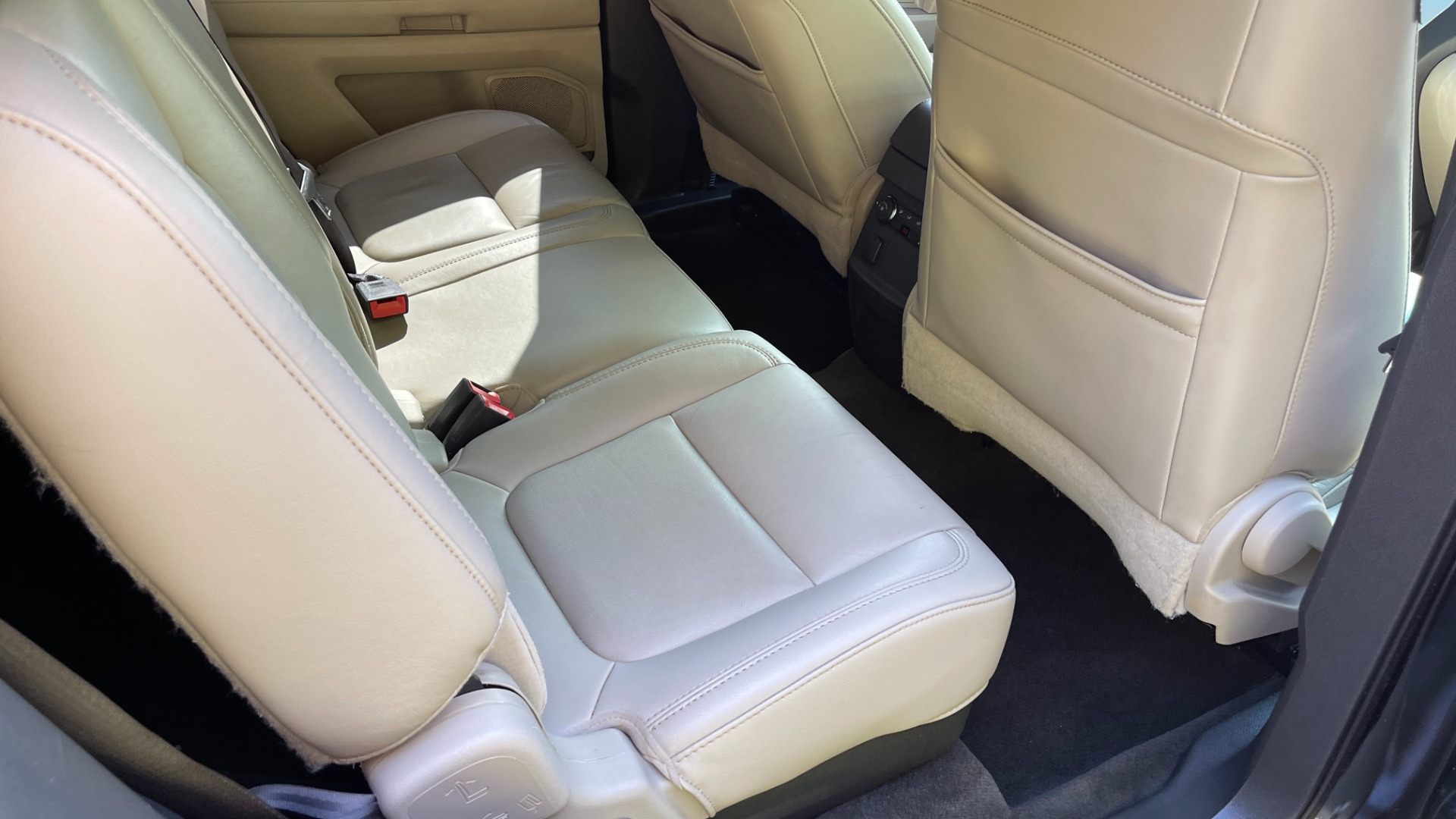 Used 2013 Ford Explorer XLT / LEATHER / COMFORT PACKAGE / 3.5 V6 / REAR VIEW CAMERA / DRIVER CONNEC for sale Sold at Formula Imports in Charlotte NC 28227 23
