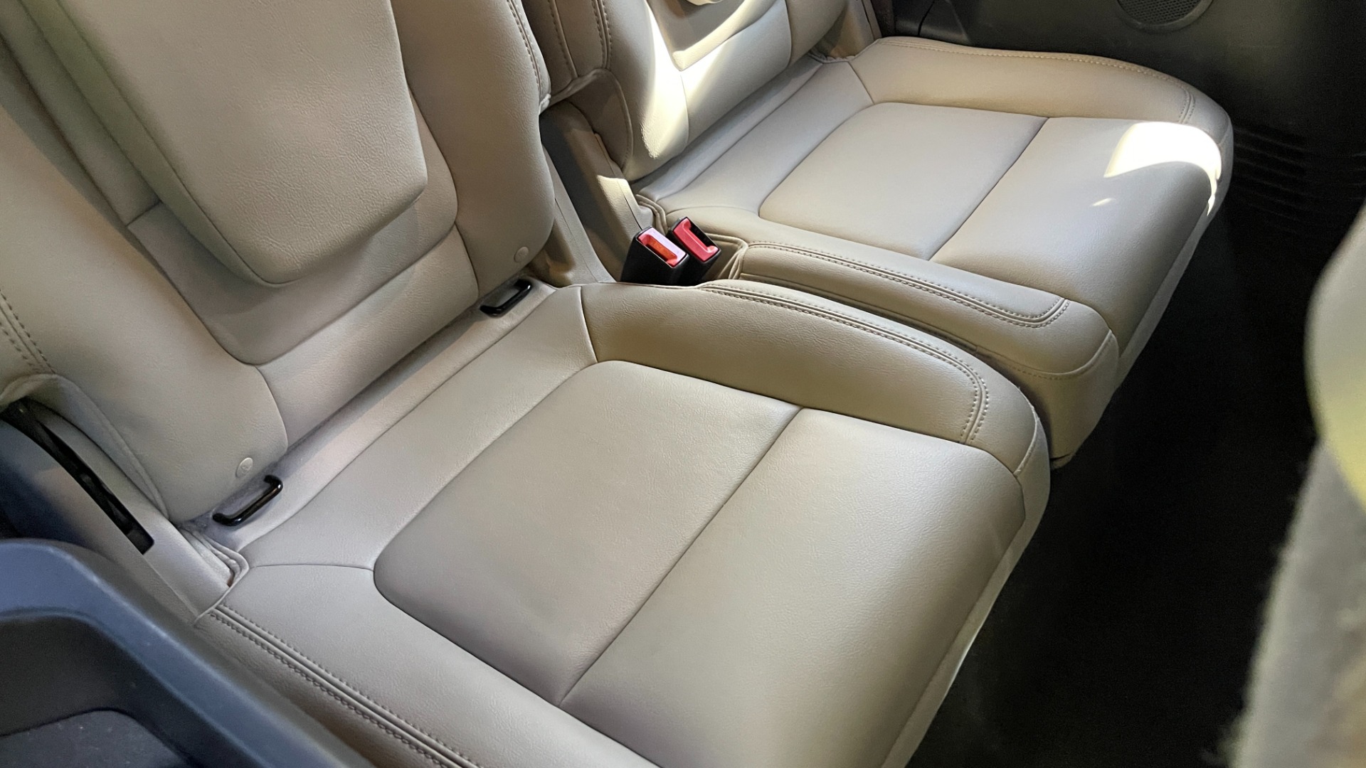 Used 2013 Ford Explorer XLT / LEATHER / COMFORT PACKAGE / 3.5 V6 / REAR VIEW CAMERA / DRIVER CONNEC for sale Sold at Formula Imports in Charlotte NC 28227 26