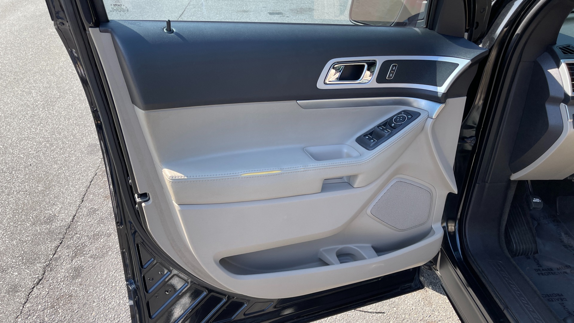 Used 2013 Ford Explorer XLT / LEATHER / COMFORT PACKAGE / 3.5 V6 / REAR VIEW CAMERA / DRIVER CONNEC for sale Sold at Formula Imports in Charlotte NC 28227 35