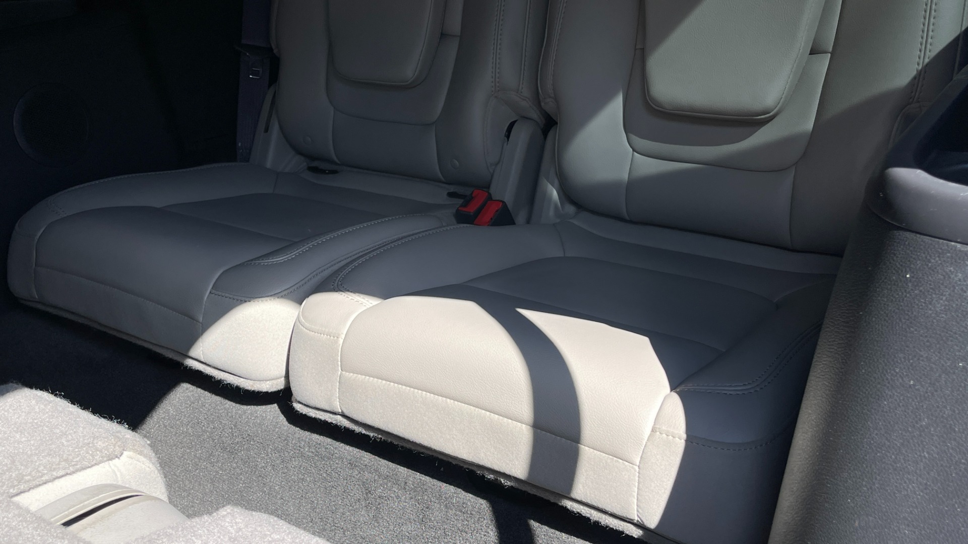Used 2013 Ford Explorer XLT / LEATHER / COMFORT PACKAGE / 3.5 V6 / REAR VIEW CAMERA / DRIVER CONNEC for sale Sold at Formula Imports in Charlotte NC 28227 38