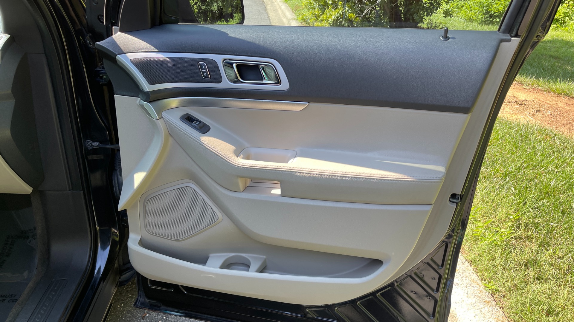 Used 2013 Ford Explorer XLT / LEATHER / COMFORT PACKAGE / 3.5 V6 / REAR VIEW CAMERA / DRIVER CONNEC for sale $13,995 at Formula Imports in Charlotte NC 28227 41