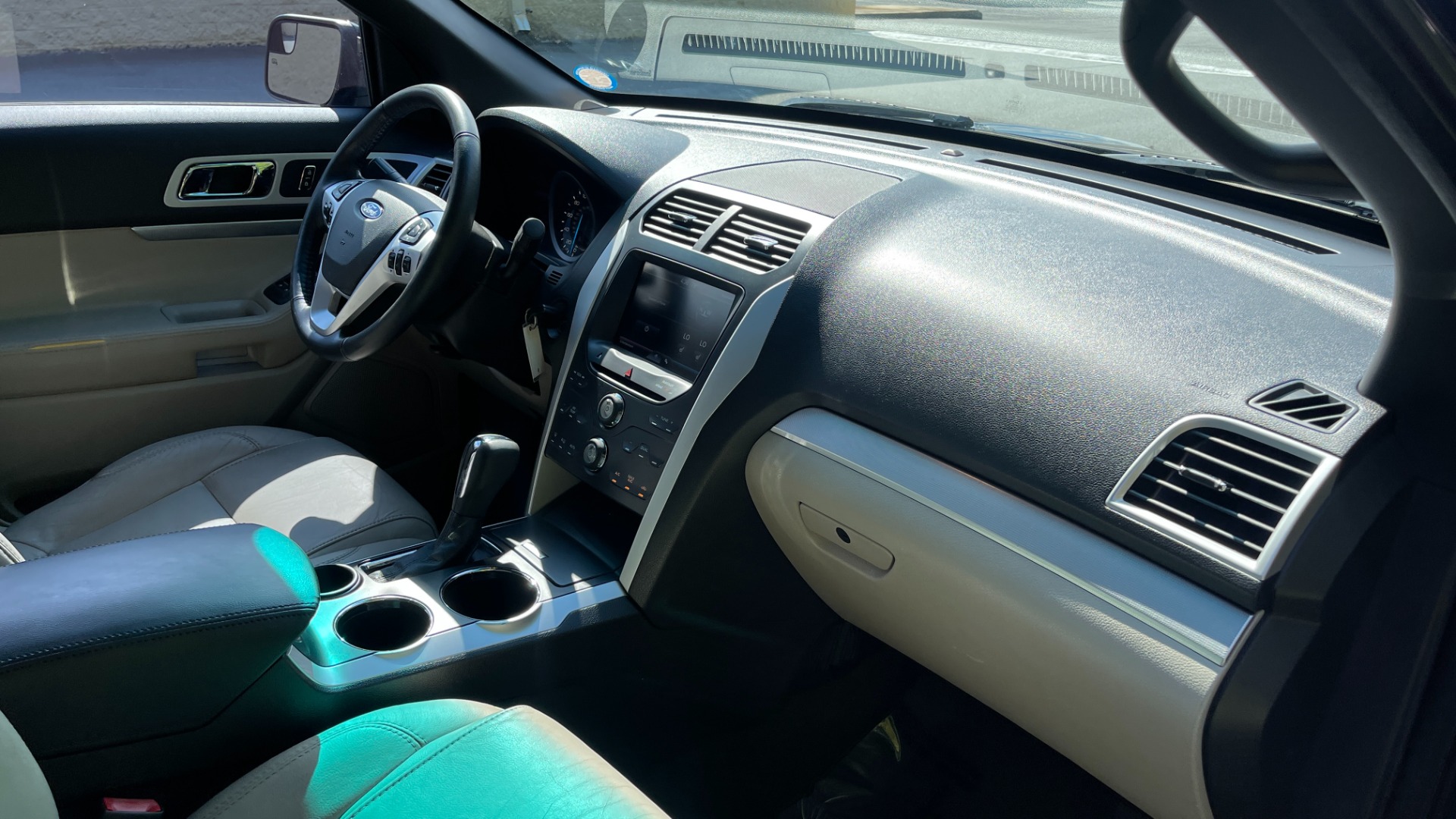 Used 2013 Ford Explorer XLT / LEATHER / COMFORT PACKAGE / 3.5 V6 / REAR VIEW CAMERA / DRIVER CONNEC for sale Sold at Formula Imports in Charlotte NC 28227 42