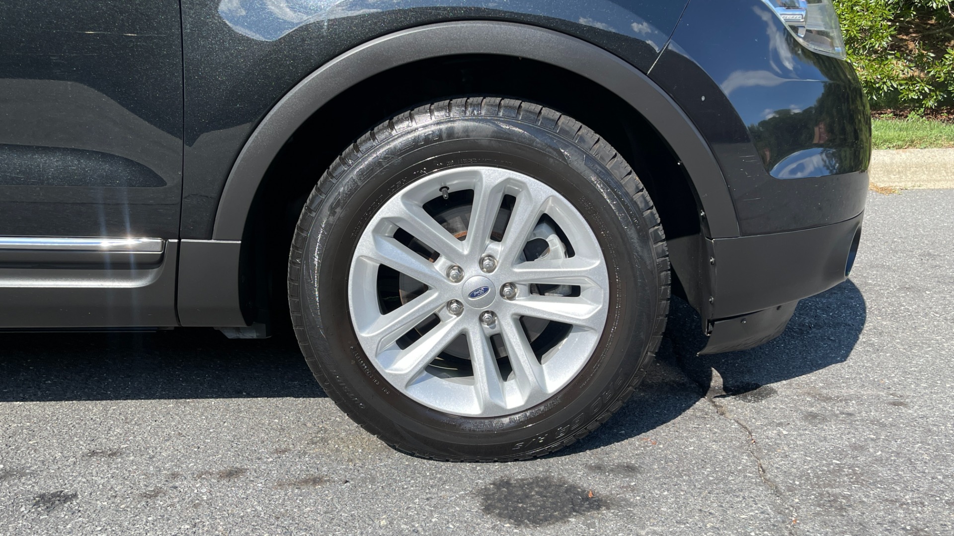 Used 2013 Ford Explorer XLT / LEATHER / COMFORT PACKAGE / 3.5 V6 / REAR VIEW CAMERA / DRIVER CONNEC for sale Sold at Formula Imports in Charlotte NC 28227 46