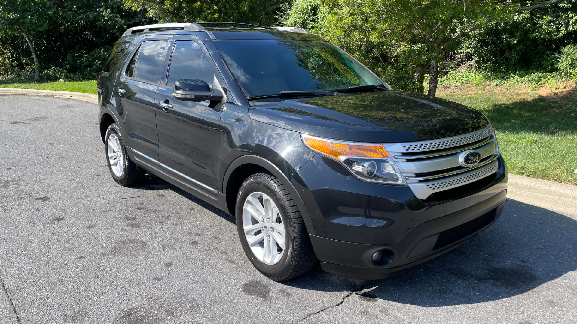Used 2013 Ford Explorer XLT / LEATHER / COMFORT PACKAGE / 3.5 V6 / REAR VIEW CAMERA / DRIVER CONNEC for sale Sold at Formula Imports in Charlotte NC 28227 5