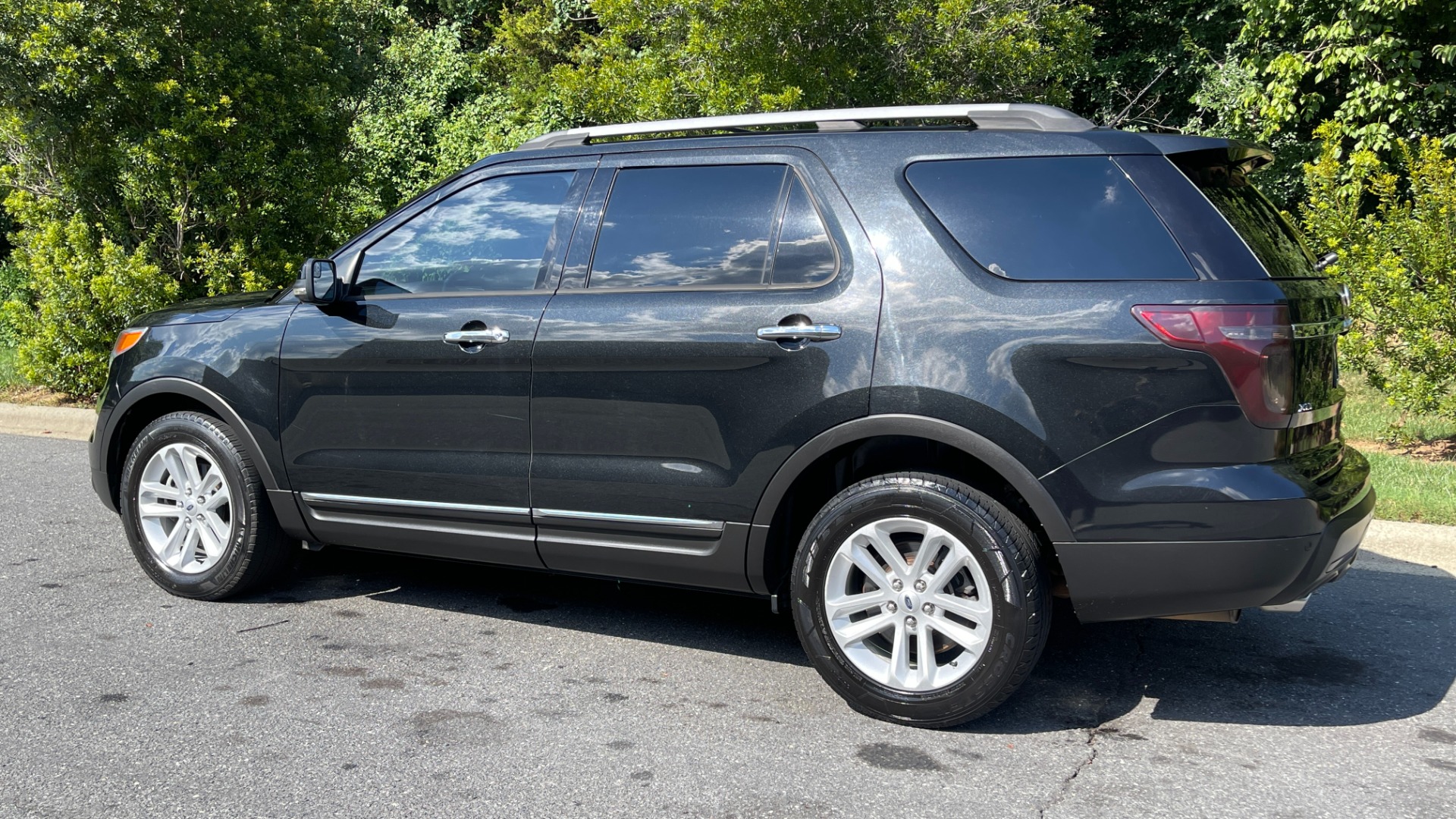 Used 2013 Ford Explorer XLT / LEATHER / COMFORT PACKAGE / 3.5 V6 / REAR VIEW CAMERA / DRIVER CONNEC for sale Sold at Formula Imports in Charlotte NC 28227 6