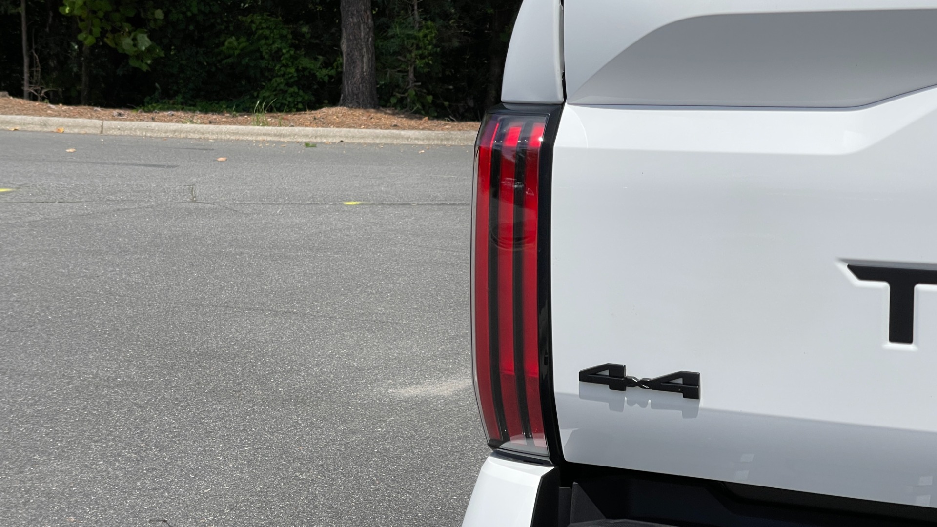 Used 2022 Toyota Tundra 4WD LIMITED / CONSOLE SAFE / BLACK BADGES / TRD OFFROAD / PANORAMIC for sale $72,985 at Formula Imports in Charlotte NC 28227 21