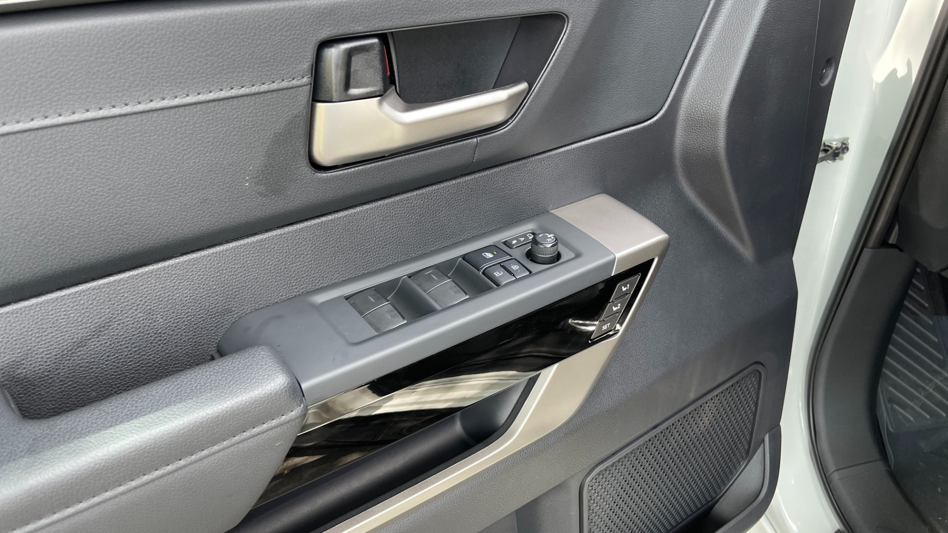 Used 2022 Toyota Tundra 4WD LIMITED / CONSOLE SAFE / BLACK BADGES / TRD OFFROAD / PANORAMIC for sale Sold at Formula Imports in Charlotte NC 28227 29