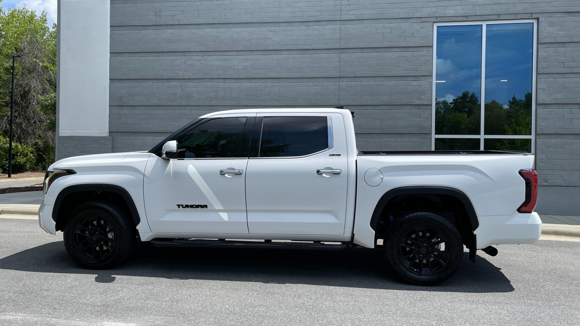 Used 2022 Toyota Tundra 4WD LIMITED / CONSOLE SAFE / BLACK BADGES / TRD OFFROAD / PANORAMIC for sale $72,985 at Formula Imports in Charlotte NC 28227 3