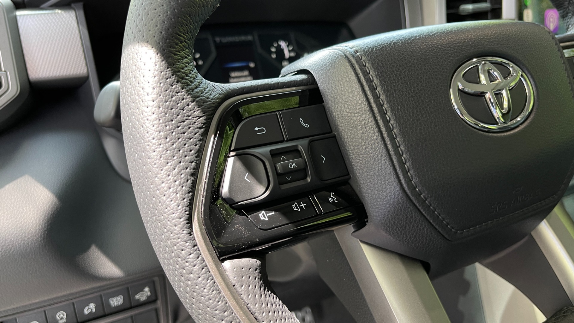 Used 2022 Toyota Tundra 4WD LIMITED / CONSOLE SAFE / BLACK BADGES / TRD OFFROAD / PANORAMIC for sale $72,985 at Formula Imports in Charlotte NC 28227 33