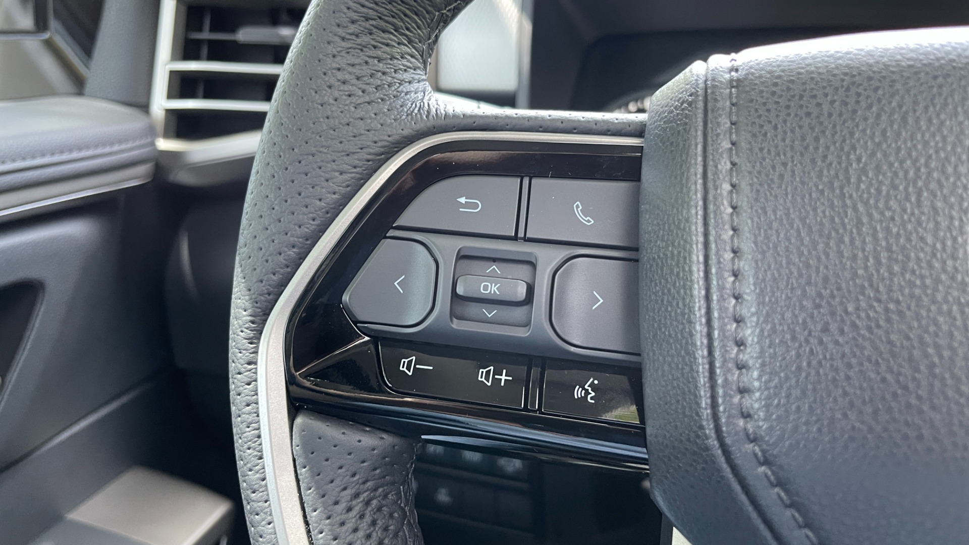 Used 2022 Toyota Tundra 4WD LIMITED / CONSOLE SAFE / BLACK BADGES / TRD OFFROAD / PANORAMIC for sale Sold at Formula Imports in Charlotte NC 28227 46