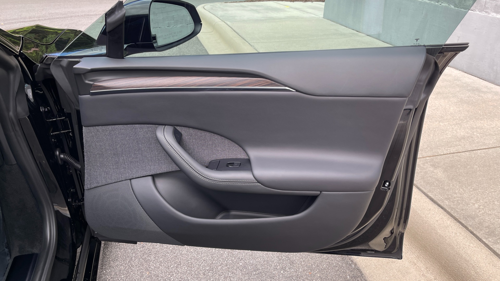 Used 2022 Tesla Model S ELECTRIC / FULL SELF DRIVING / 21IN WHEELS / MOBILE CHARGER / WALNUT TRIM for sale Sold at Formula Imports in Charlotte NC 28227 17