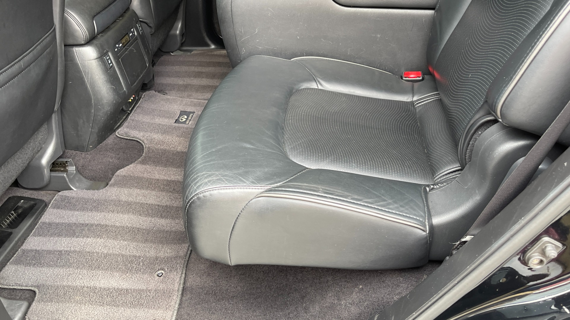 Used 2012 INFINITI QX56 7 PASSENGER / THEATER PACKAGE / HEATED SEATS / NAV / REARVIEW for sale Sold at Formula Imports in Charlotte NC 28227 34