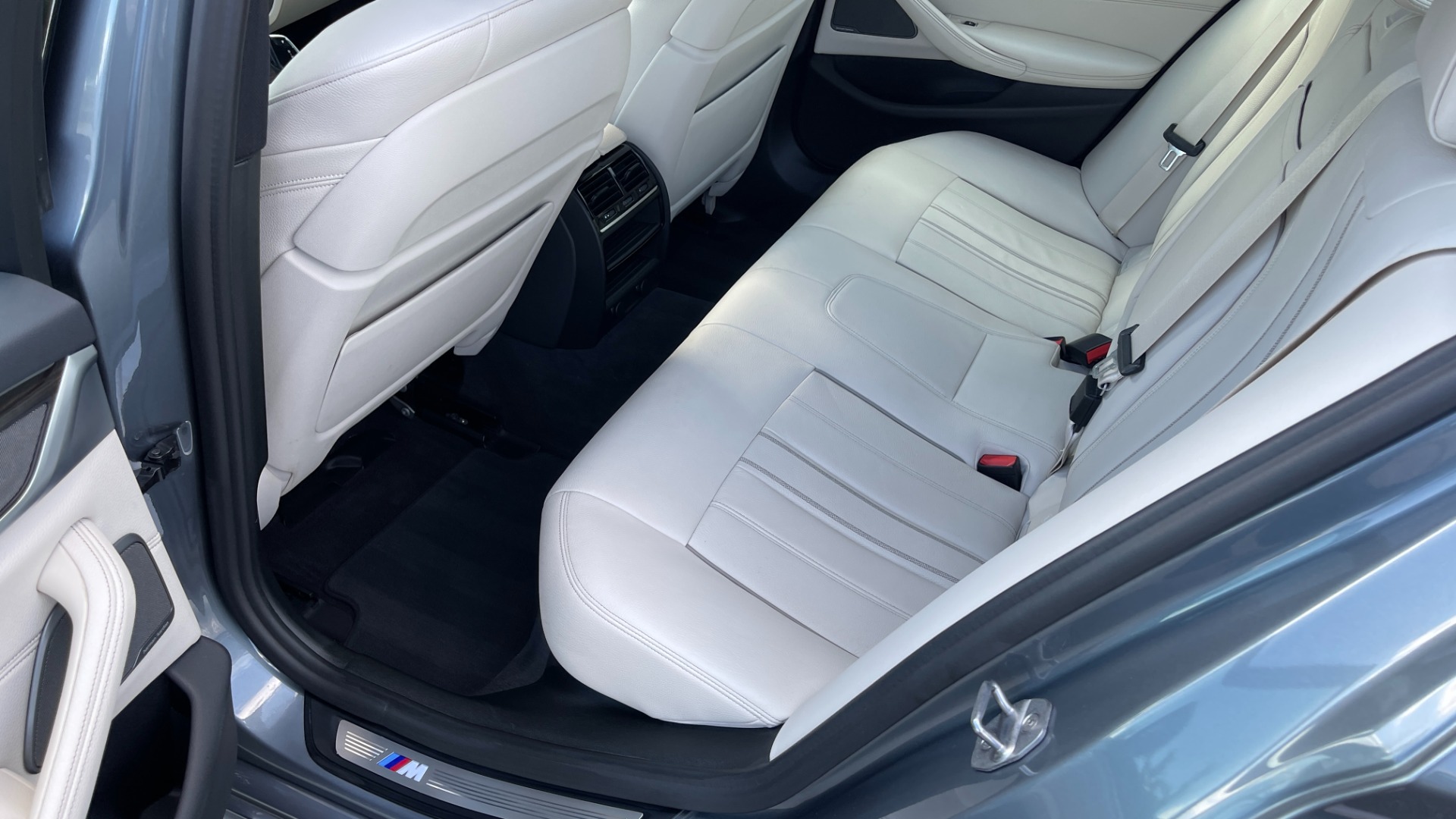 Used 2019 BMW 5 Series 540i xDrive / M SPORT PACKAGE / PREMIUM 2 PACKAGE / HARMAN KARDON SOUND / H for sale Sold at Formula Imports in Charlotte NC 28227 23