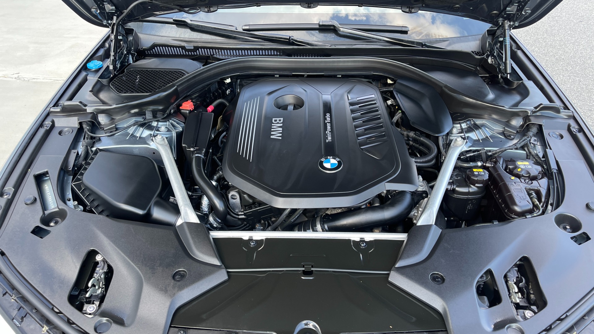 Used 2019 BMW 5 Series 540i xDrive / M SPORT PACKAGE / PREMIUM 2 PACKAGE / HARMAN KARDON SOUND / H for sale Sold at Formula Imports in Charlotte NC 28227 28