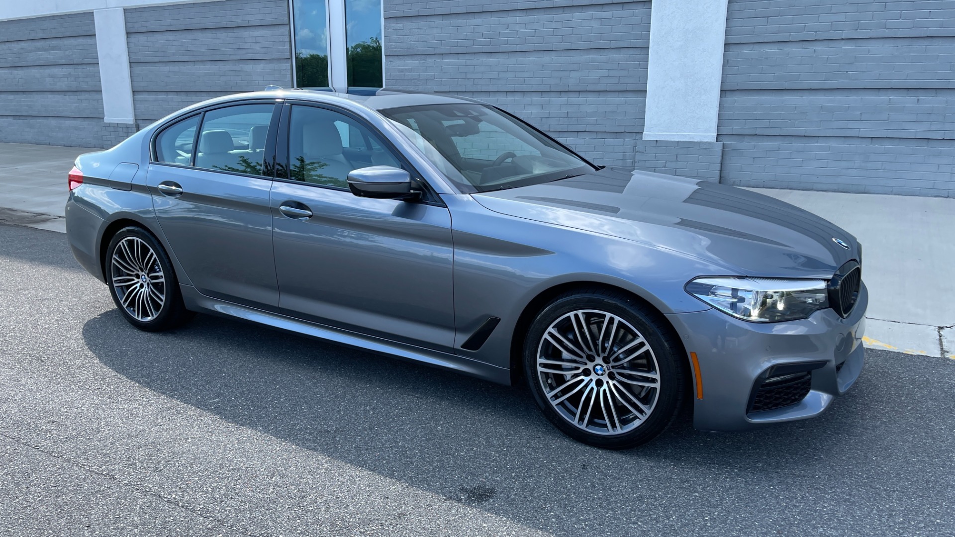 Used 2019 BMW 5 Series 540i xDrive / M SPORT PACKAGE / PREMIUM 2 PACKAGE / HARMAN KARDON SOUND / H for sale Sold at Formula Imports in Charlotte NC 28227 3