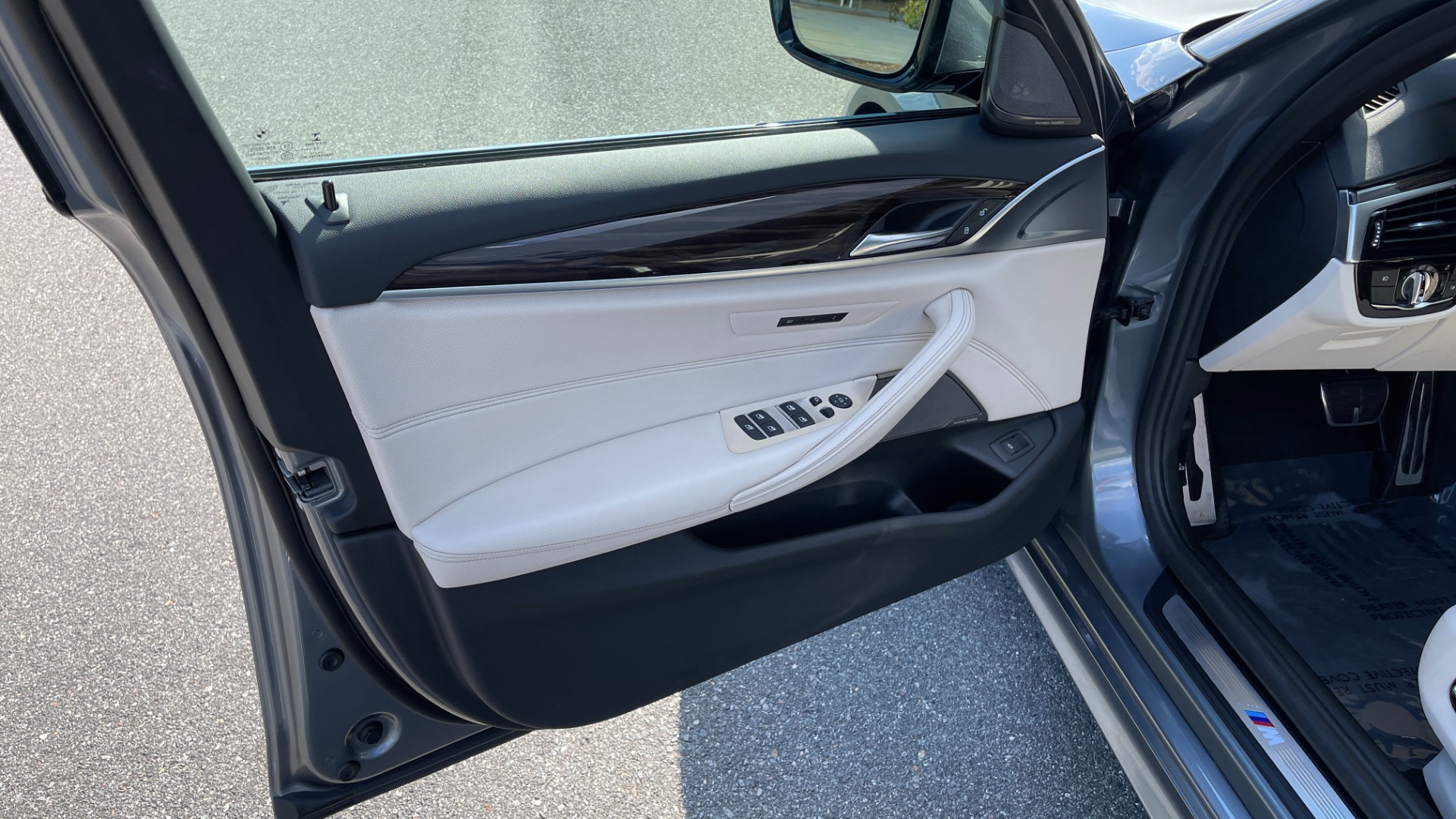 Used 2019 BMW 5 Series 540i xDrive / M SPORT PACKAGE / PREMIUM 2 PACKAGE / HARMAN KARDON SOUND / H for sale Sold at Formula Imports in Charlotte NC 28227 36