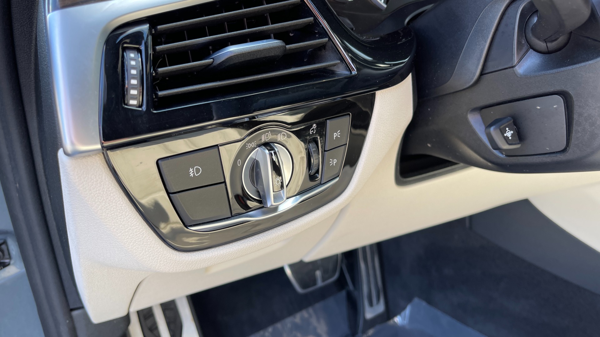 Used 2019 BMW 5 Series 540i xDrive / M SPORT PACKAGE / PREMIUM 2 PACKAGE / HARMAN KARDON SOUND / H for sale Sold at Formula Imports in Charlotte NC 28227 38
