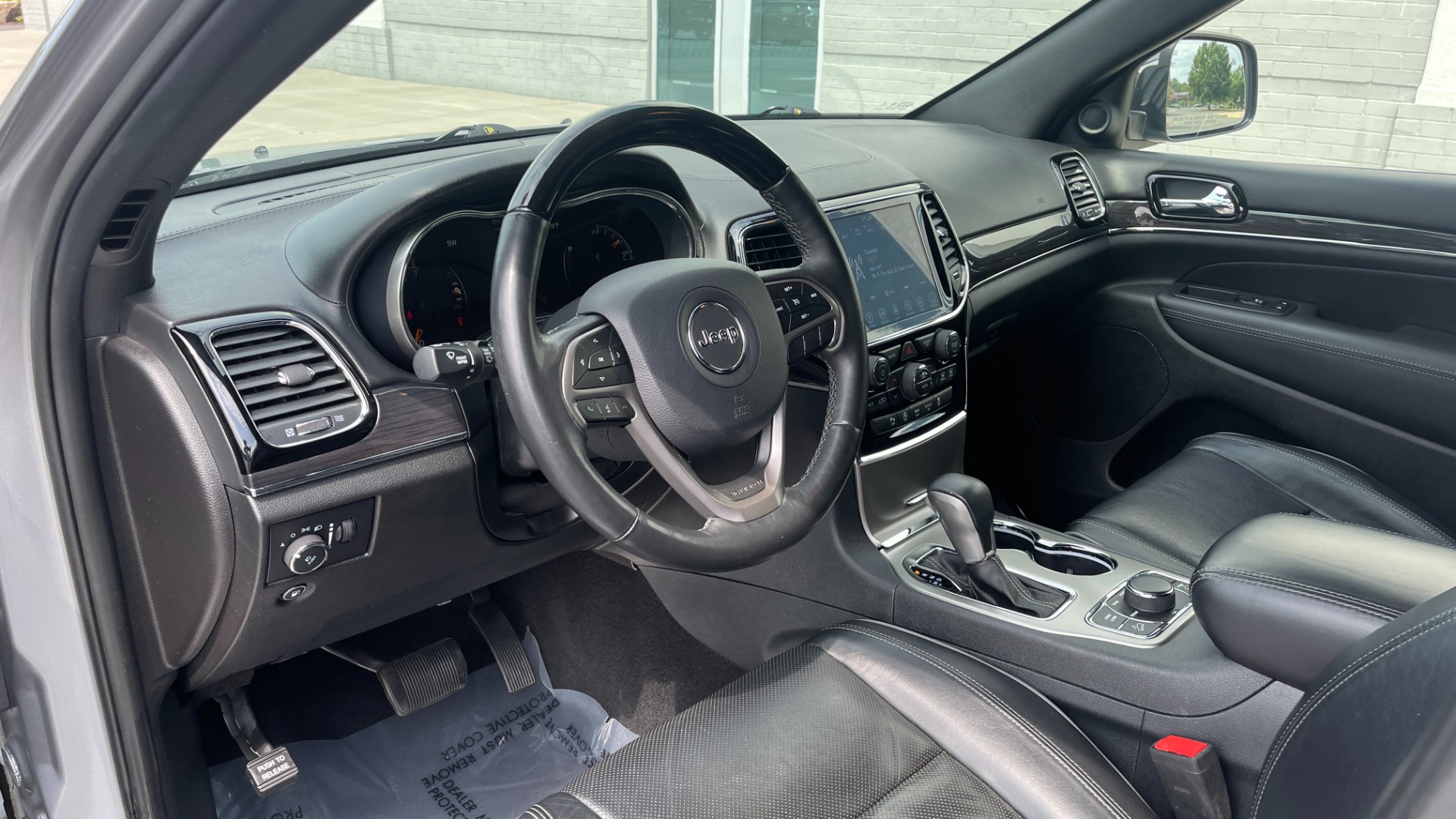 Used 2019 Jeep Grand Cherokee Overland / V6 / LEATHER / POWER TAILGATE / 20IN WHEELS / PANORAMIC SUNROOF for sale Sold at Formula Imports in Charlotte NC 28227 11