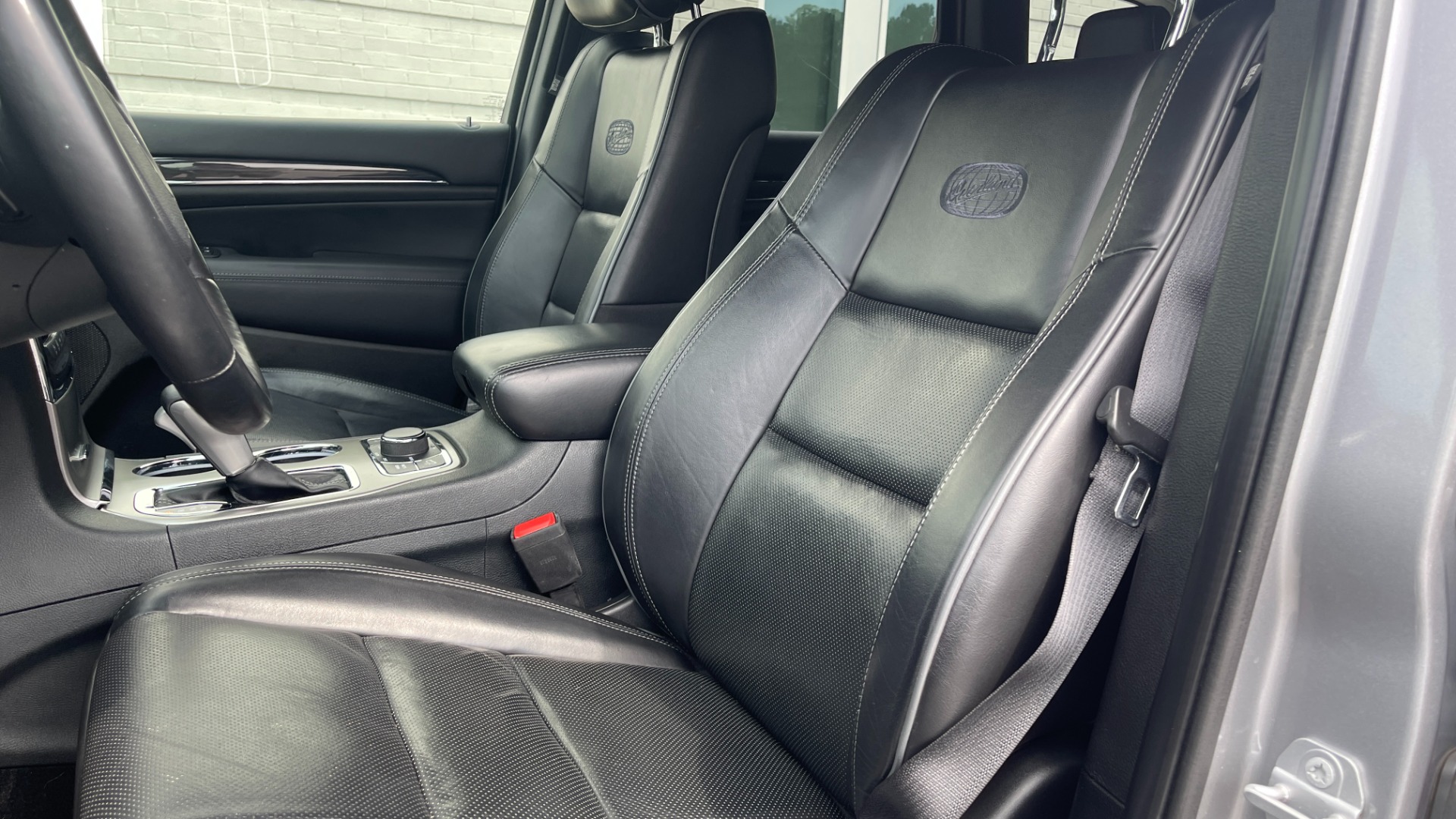 Used 2019 Jeep Grand Cherokee Overland / V6 / LEATHER / POWER TAILGATE / 20IN WHEELS / PANORAMIC SUNROOF for sale Sold at Formula Imports in Charlotte NC 28227 13