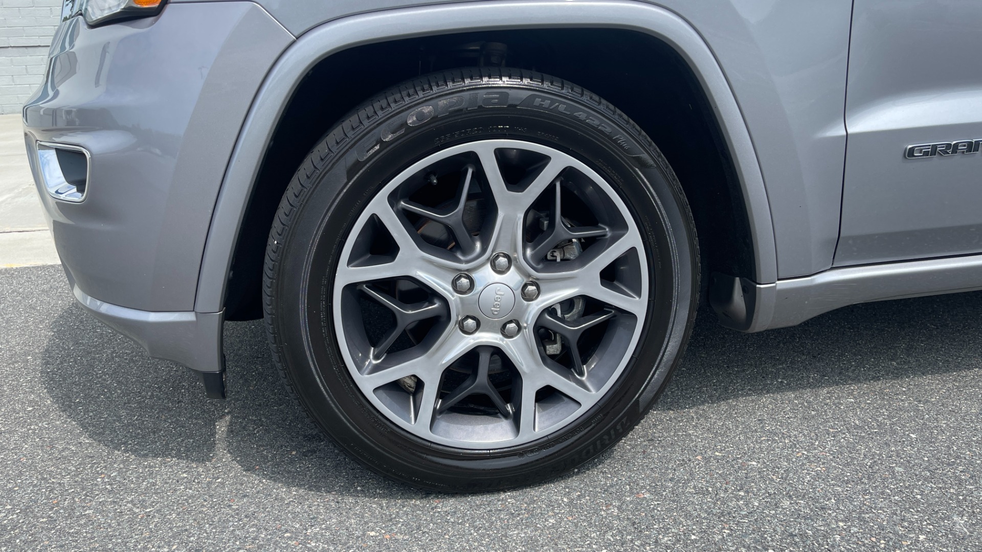 Used 2019 Jeep Grand Cherokee Overland / V6 / LEATHER / POWER TAILGATE / 20IN WHEELS / PANORAMIC SUNROOF for sale $40,995 at Formula Imports in Charlotte NC 28227 28