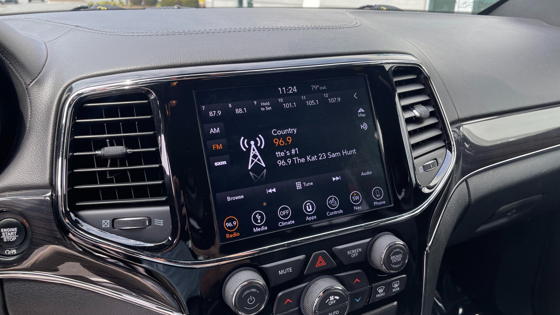 Used 2019 Jeep Grand Cherokee Overland / V6 / LEATHER / POWER TAILGATE / 20IN WHEELS / PANORAMIC SUNROOF for sale Sold at Formula Imports in Charlotte NC 28227 34