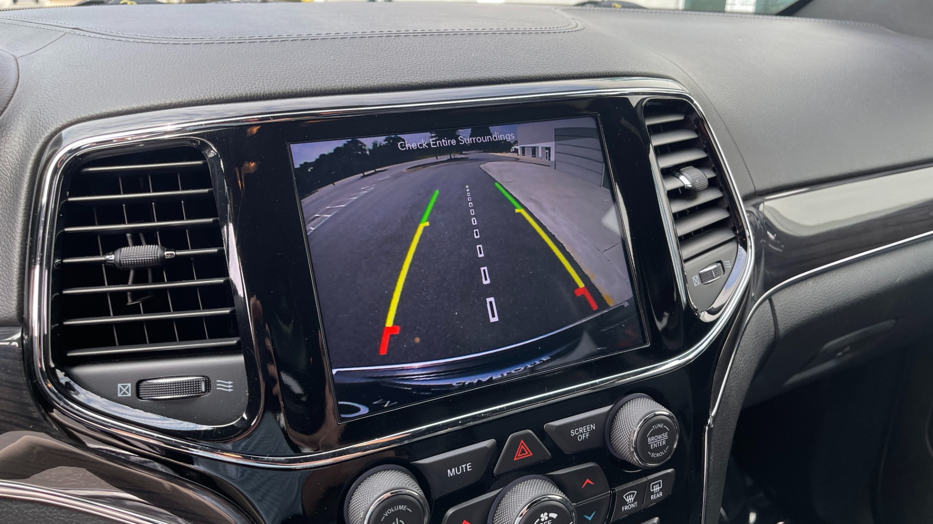 Used 2019 Jeep Grand Cherokee Overland / V6 / LEATHER / POWER TAILGATE / 20IN WHEELS / PANORAMIC SUNROOF for sale Sold at Formula Imports in Charlotte NC 28227 36