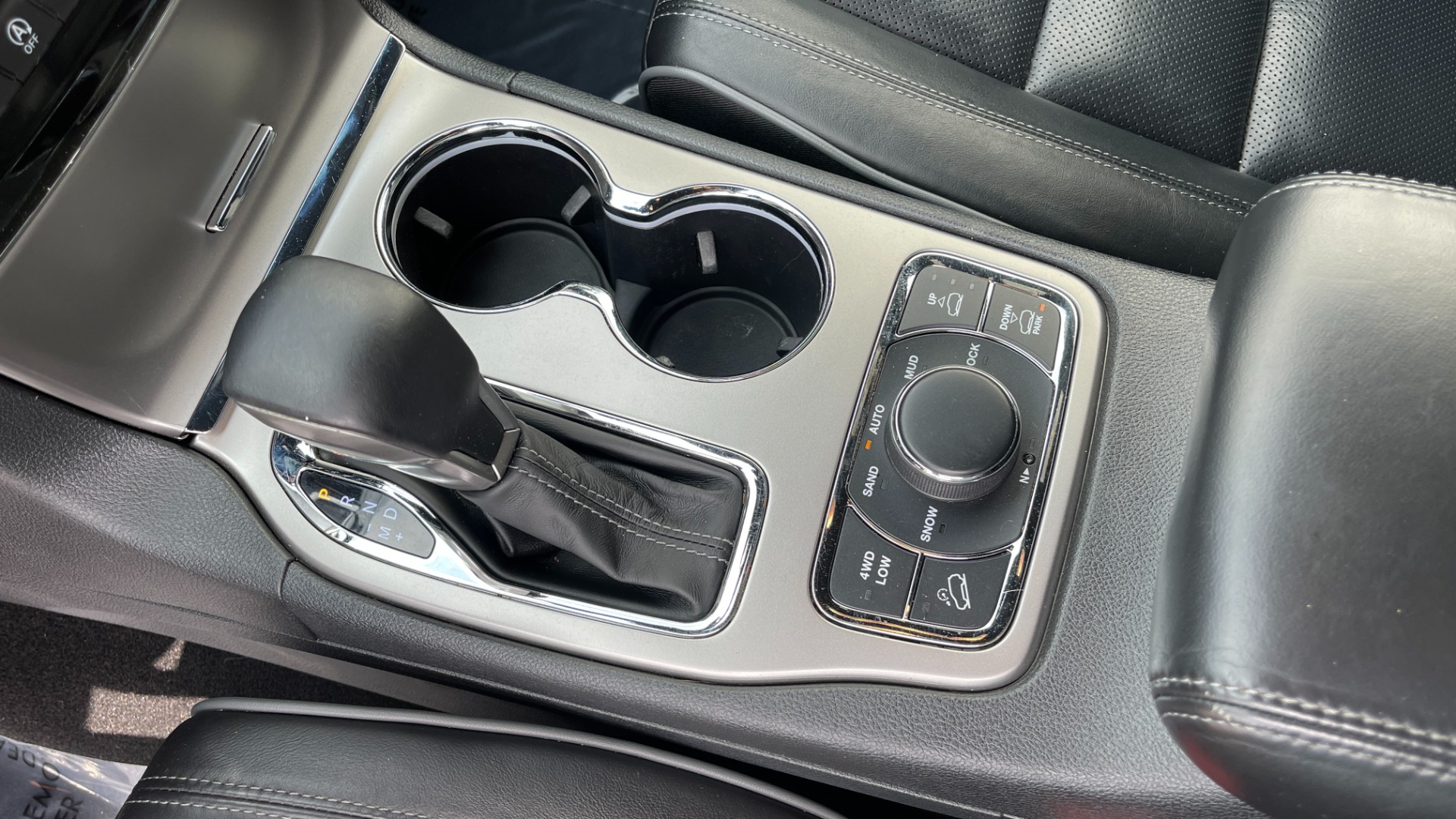 Used 2019 Jeep Grand Cherokee Overland / V6 / LEATHER / POWER TAILGATE / 20IN WHEELS / PANORAMIC SUNROOF for sale Sold at Formula Imports in Charlotte NC 28227 39