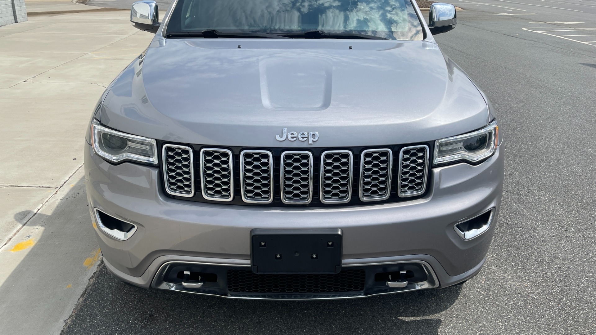 Used 2019 Jeep Grand Cherokee Overland / V6 / LEATHER / POWER TAILGATE / 20IN WHEELS / PANORAMIC SUNROOF for sale Sold at Formula Imports in Charlotte NC 28227 4