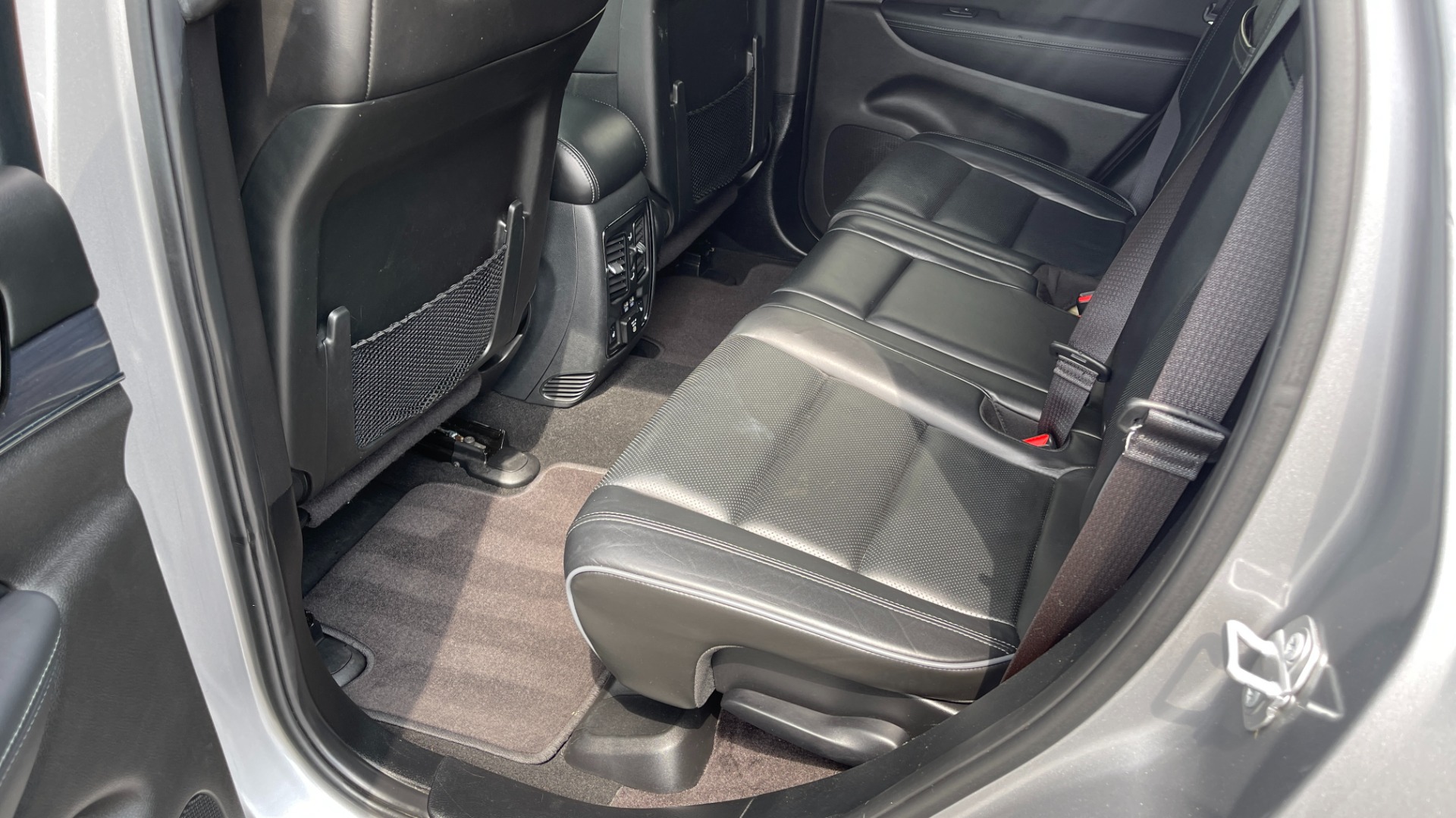 Used 2019 Jeep Grand Cherokee Overland / V6 / LEATHER / POWER TAILGATE / 20IN WHEELS / PANORAMIC SUNROOF for sale Sold at Formula Imports in Charlotte NC 28227 42