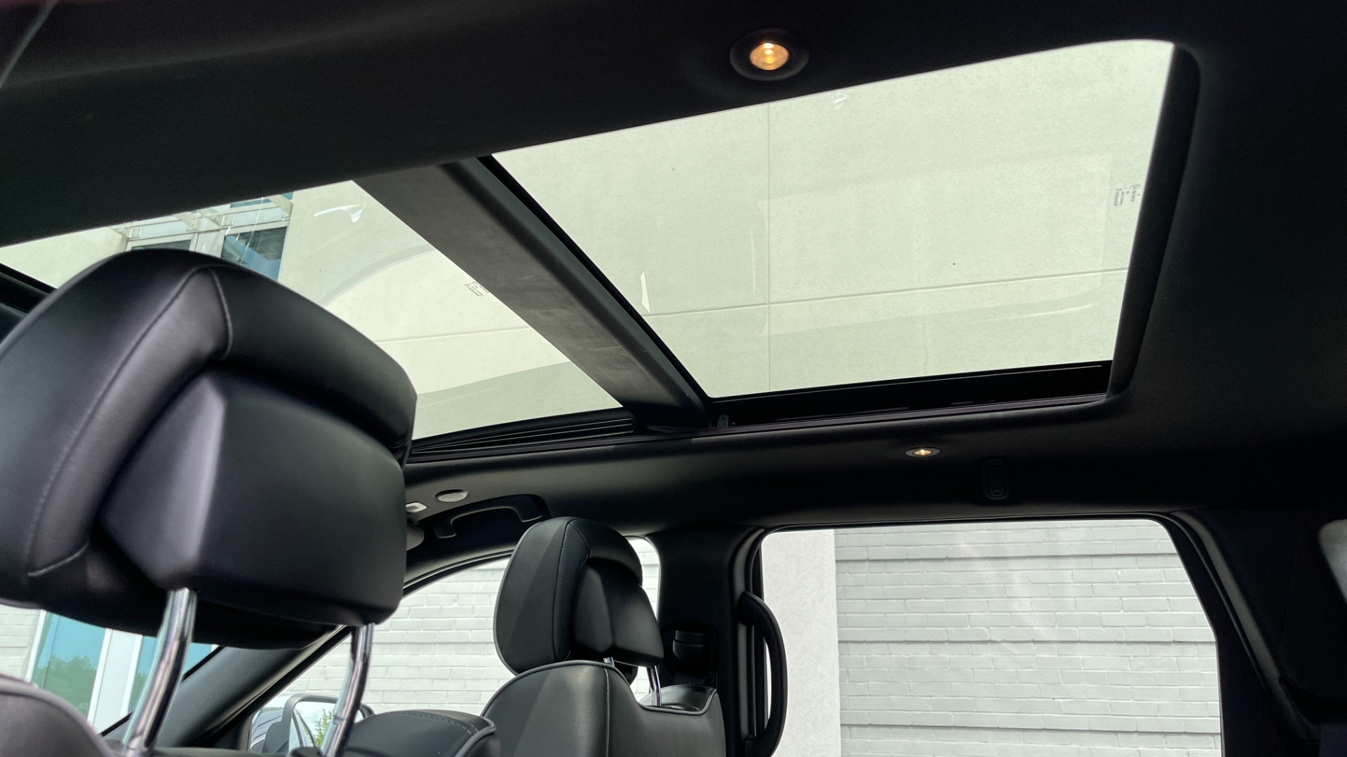 Used 2019 Jeep Grand Cherokee Overland / V6 / LEATHER / POWER TAILGATE / 20IN WHEELS / PANORAMIC SUNROOF for sale $40,995 at Formula Imports in Charlotte NC 28227 44