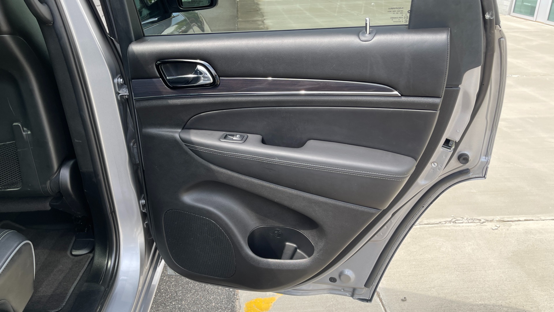 Used 2019 Jeep Grand Cherokee Overland / V6 / LEATHER / POWER TAILGATE / 20IN WHEELS / PANORAMIC SUNROOF for sale $40,995 at Formula Imports in Charlotte NC 28227 45