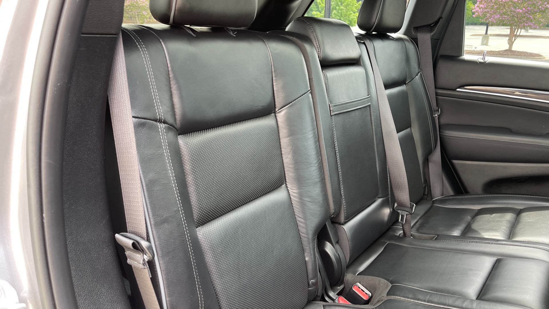 Used 2019 Jeep Grand Cherokee Overland / V6 / LEATHER / POWER TAILGATE / 20IN WHEELS / PANORAMIC SUNROOF for sale Sold at Formula Imports in Charlotte NC 28227 47