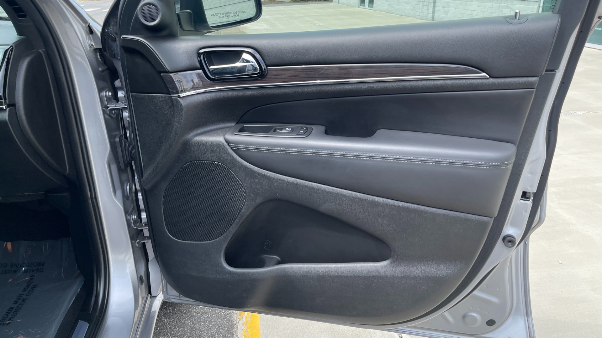 Used 2019 Jeep Grand Cherokee Overland / V6 / LEATHER / POWER TAILGATE / 20IN WHEELS / PANORAMIC SUNROOF for sale Sold at Formula Imports in Charlotte NC 28227 48