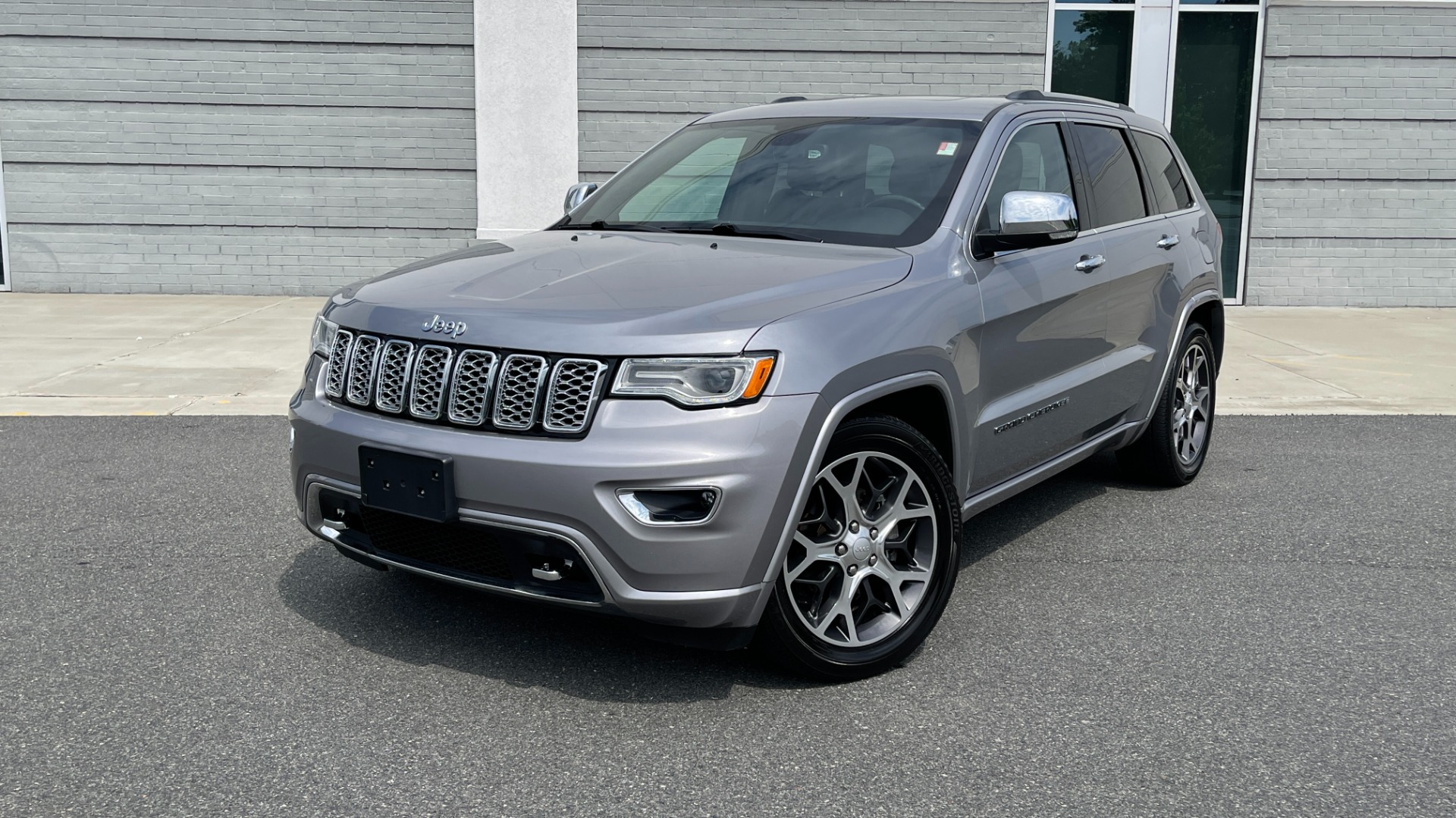 Used 2019 Jeep Grand Cherokee Overland / V6 / LEATHER / POWER TAILGATE / 20IN WHEELS / PANORAMIC SUNROOF for sale Sold at Formula Imports in Charlotte NC 28227 6