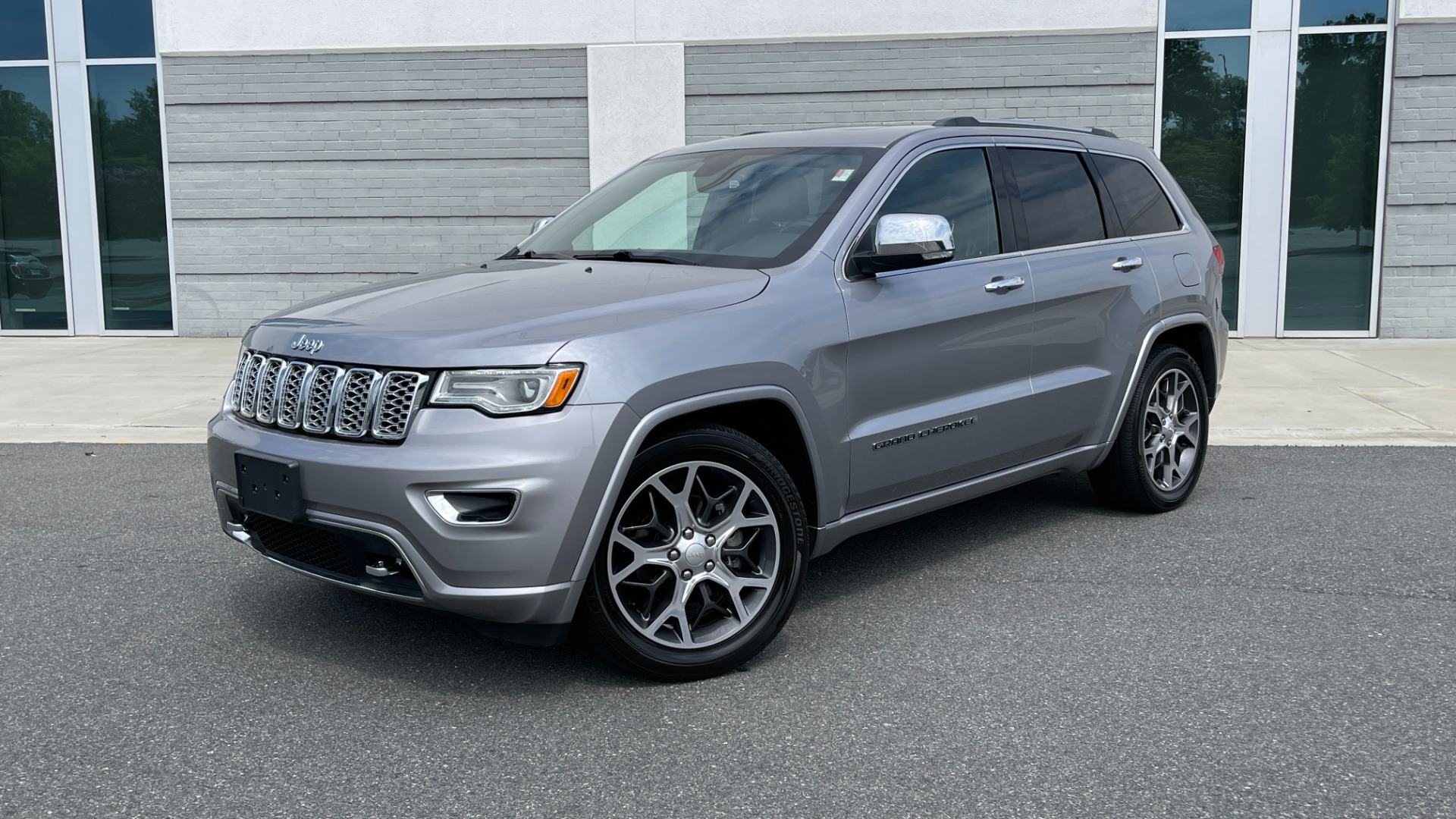 Used 2019 Jeep Grand Cherokee Overland / V6 / LEATHER / POWER TAILGATE / 20IN WHEELS / PANORAMIC SUNROOF for sale Sold at Formula Imports in Charlotte NC 28227 1