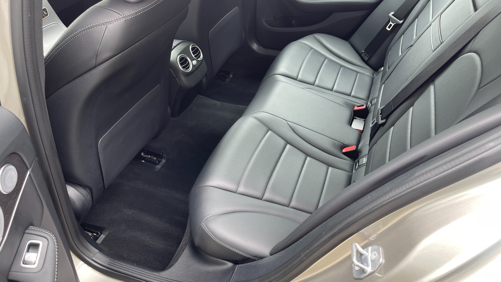 Used 2019 Mercedes-Benz C-Class C 300 / BURMESTER SOUND / PANORAMIC ROOF / WIRELESS CHARING for sale Sold at Formula Imports in Charlotte NC 28227 15