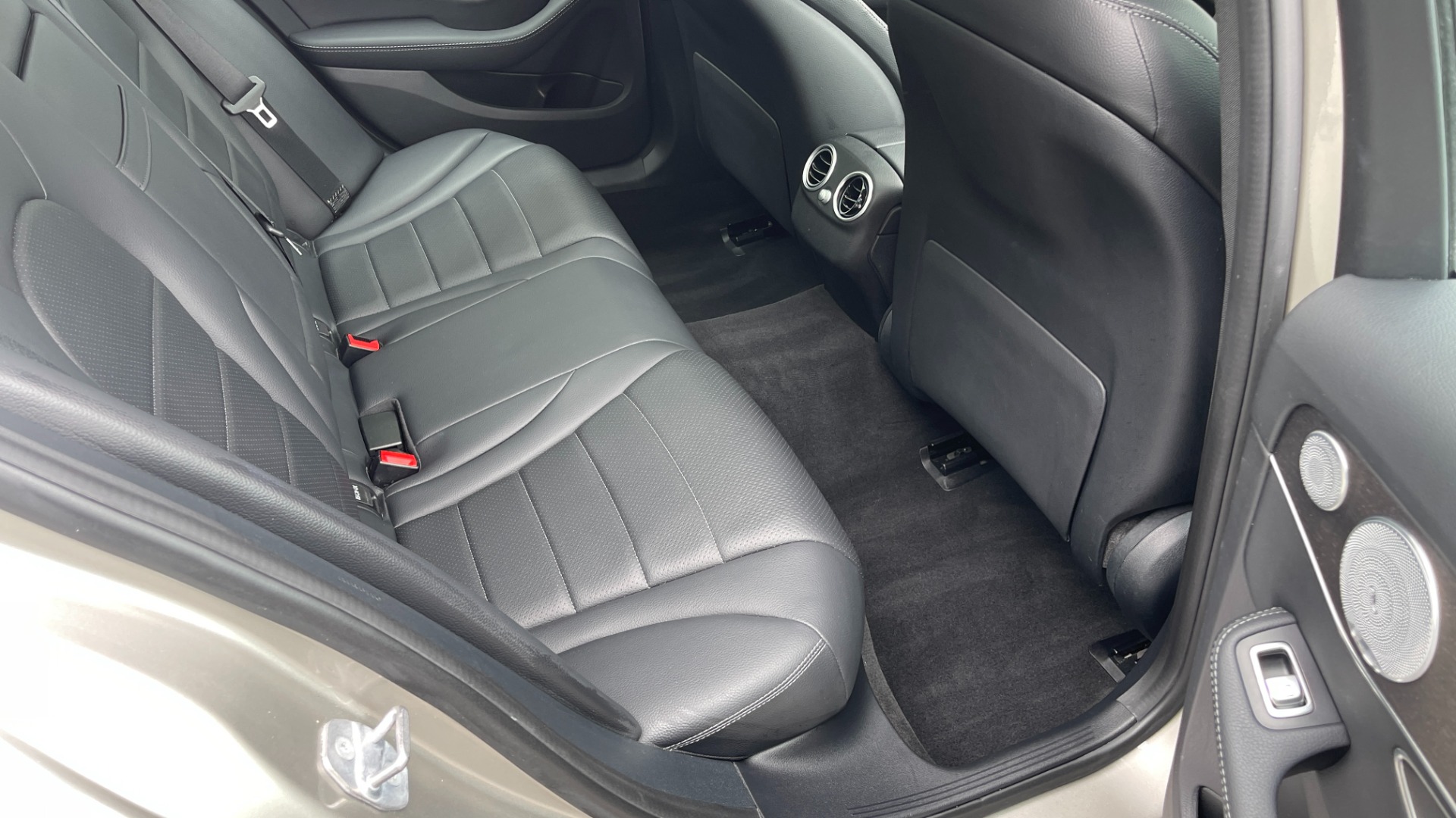 Used 2019 Mercedes-Benz C-Class C 300 / BURMESTER SOUND / PANORAMIC ROOF / WIRELESS CHARING for sale $33,995 at Formula Imports in Charlotte NC 28227 33