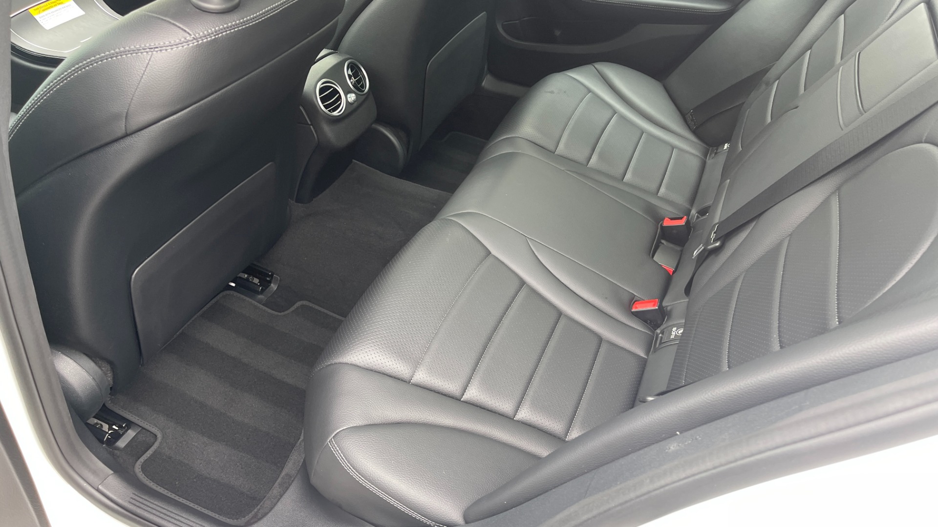Used 2019 Mercedes-Benz C-Class C300 / PANORAMIC ROOF / BURMESTER / BLIND SPOT / HEATED STEERING AND SEATS for sale $34,995 at Formula Imports in Charlotte NC 28227 14