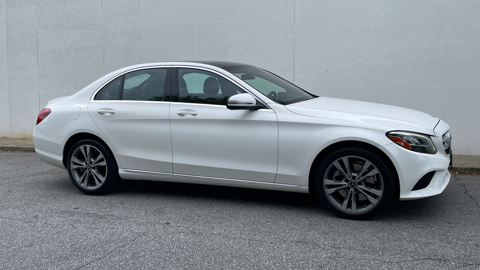 Used 2019 Mercedes-Benz C-Class C300 / PANORAMIC ROOF / BURMESTER / BLIND SPOT / HEATED STEERING AND SEATS for sale $34,995 at Formula Imports in Charlotte NC 28227 2