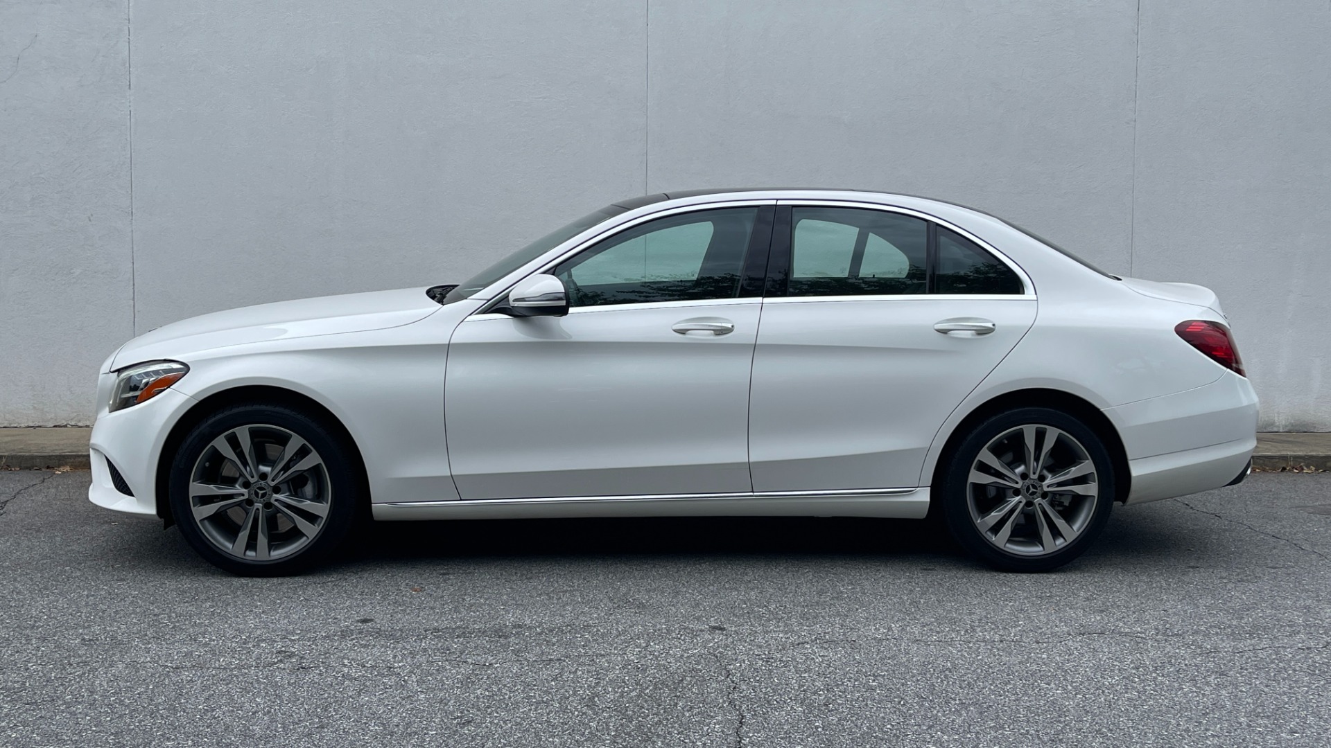Used 2019 Mercedes-Benz C-Class C300 / PANORAMIC ROOF / BURMESTER / BLIND SPOT / HEATED STEERING AND SEATS for sale $34,995 at Formula Imports in Charlotte NC 28227 6
