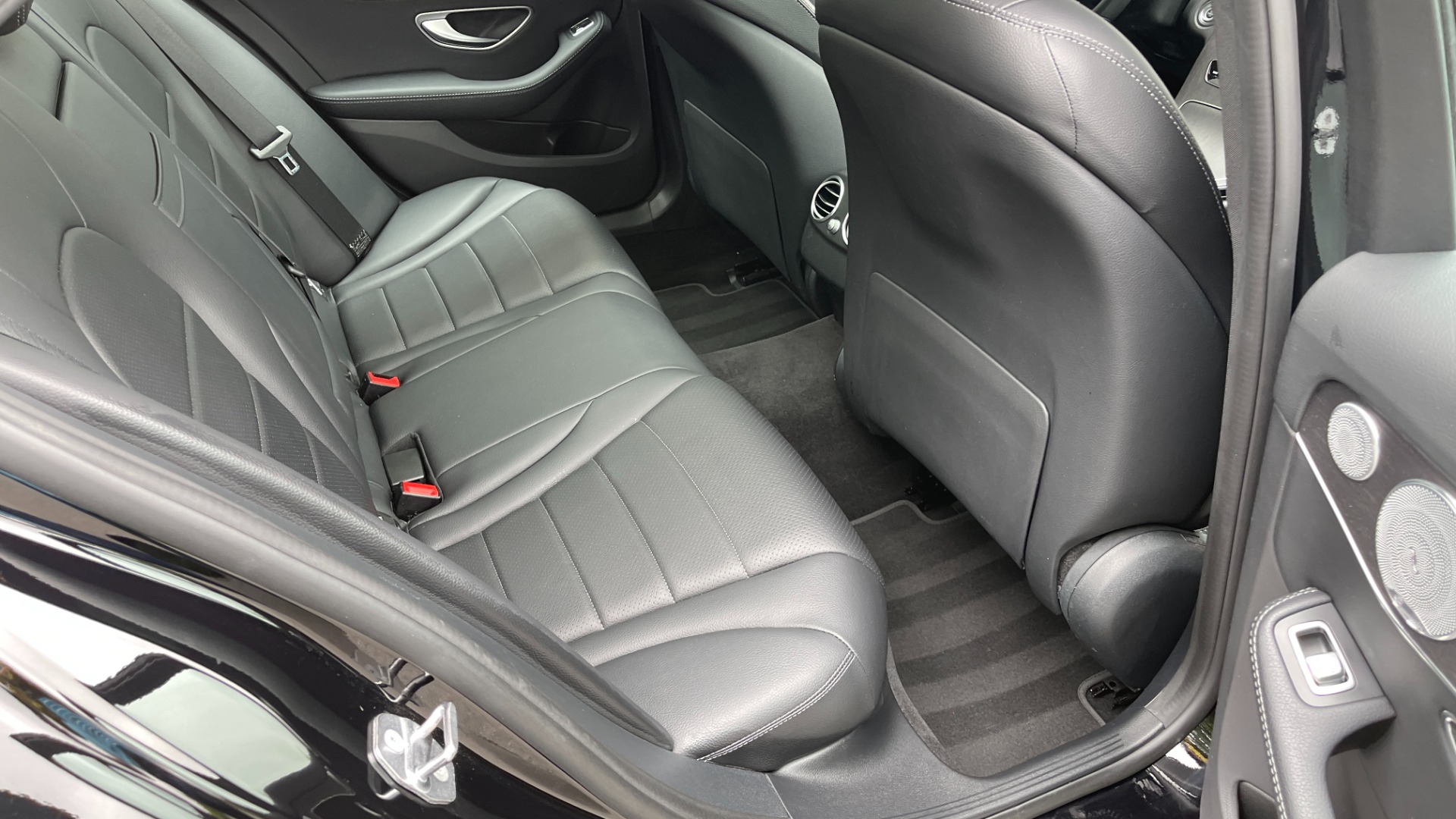 Used 2019 Mercedes-Benz C-Class C 300 / 4MATIC / BURMESTER SOUND / PANORAMIC ROOF / PREMIUM / MULTIMEDIA for sale $33,495 at Formula Imports in Charlotte NC 28227 16
