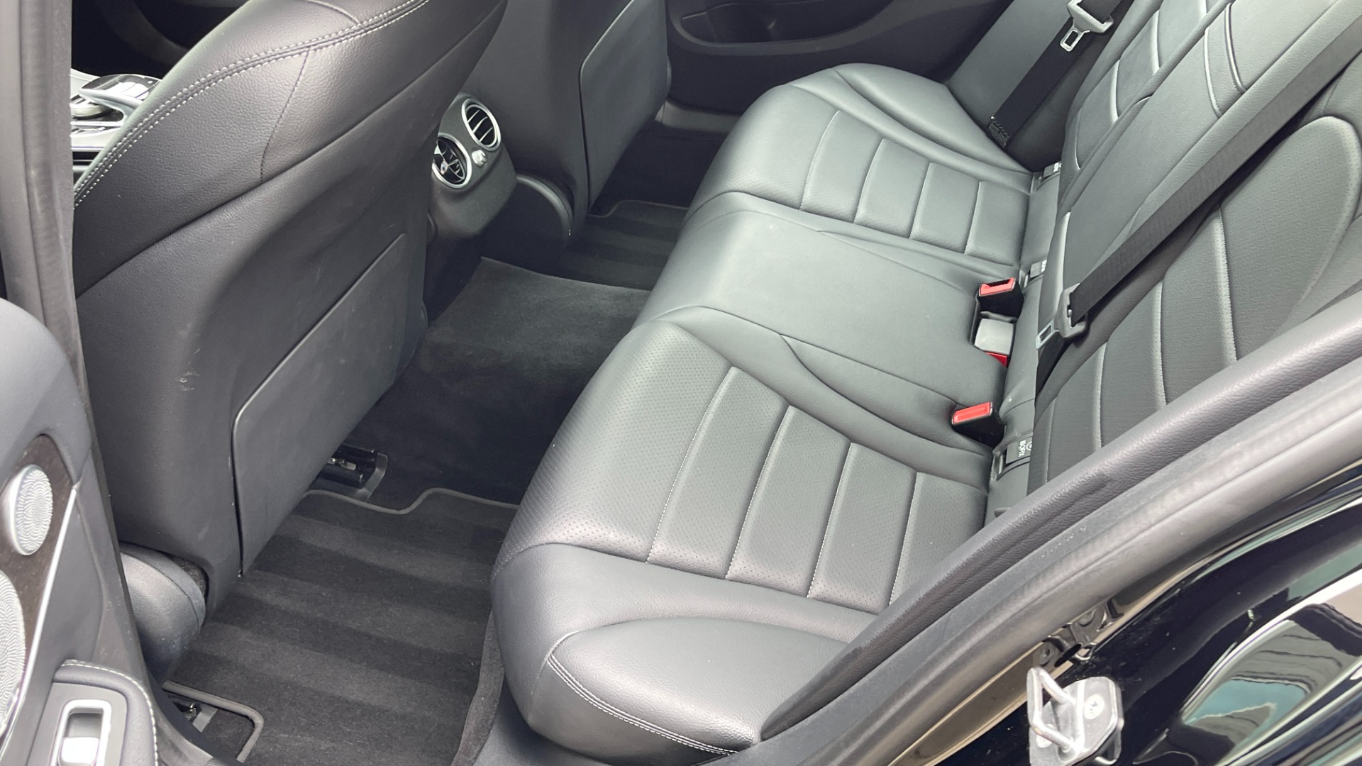 Used 2019 Mercedes-Benz C-Class C 300 / 4MATIC / BURMESTER SOUND / PANORAMIC ROOF / PREMIUM / MULTIMEDIA for sale $33,495 at Formula Imports in Charlotte NC 28227 34