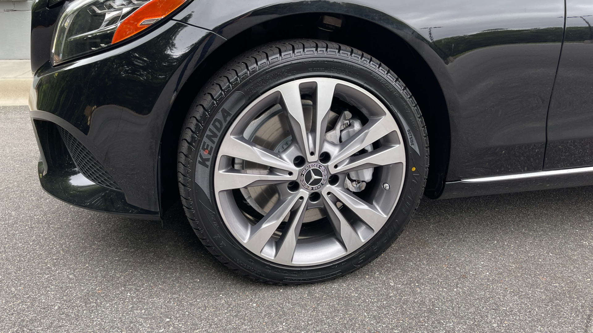 Used 2019 Mercedes-Benz C-Class C 300 / 4MATIC / BURMESTER SOUND / PANORAMIC ROOF / PREMIUM / MULTIMEDIA for sale $33,495 at Formula Imports in Charlotte NC 28227 46