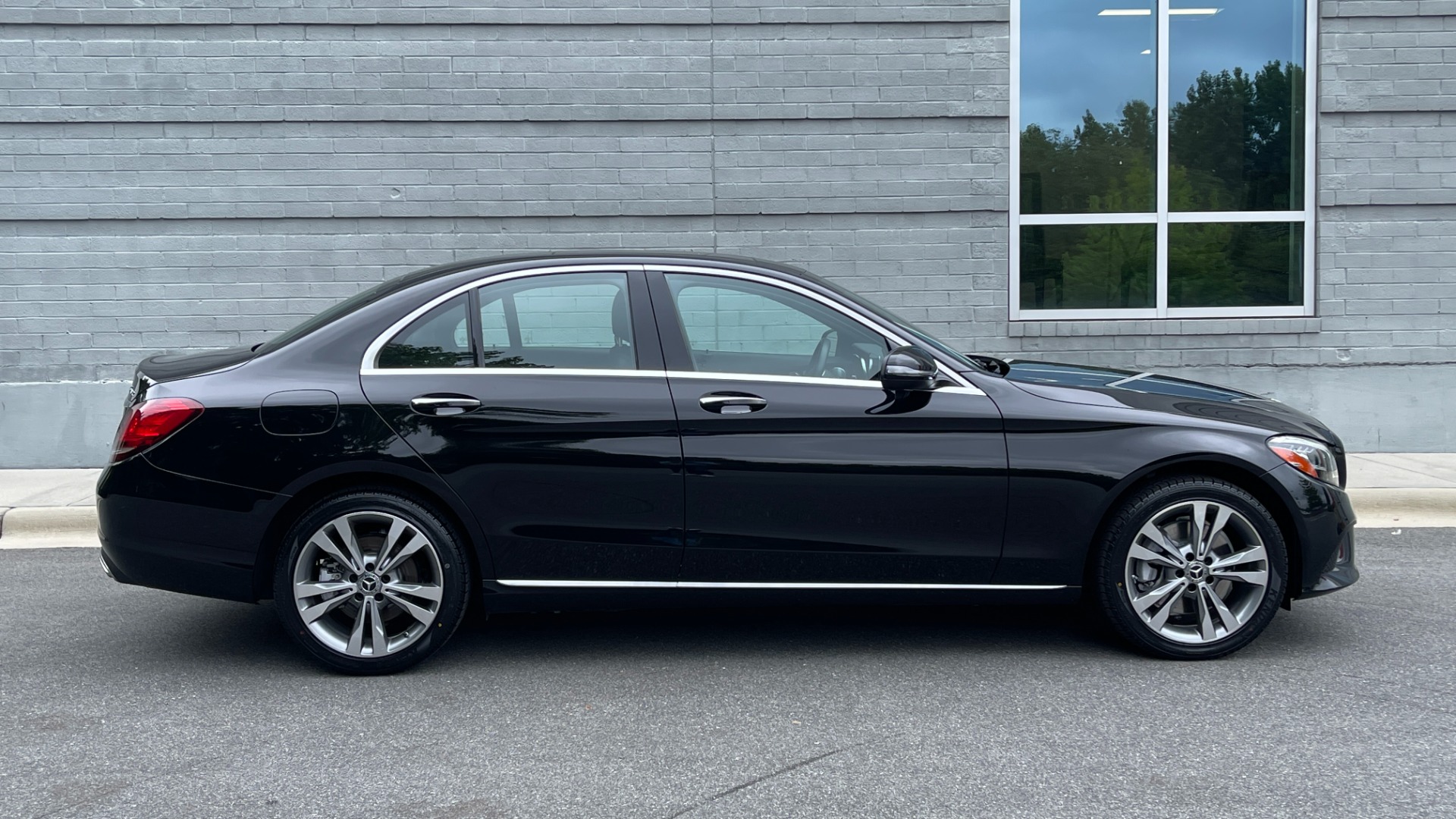 Used 2019 Mercedes-Benz C-Class C 300 / 4MATIC / BURMESTER SOUND / PANORAMIC ROOF / PREMIUM / MULTIMEDIA for sale $33,495 at Formula Imports in Charlotte NC 28227 5