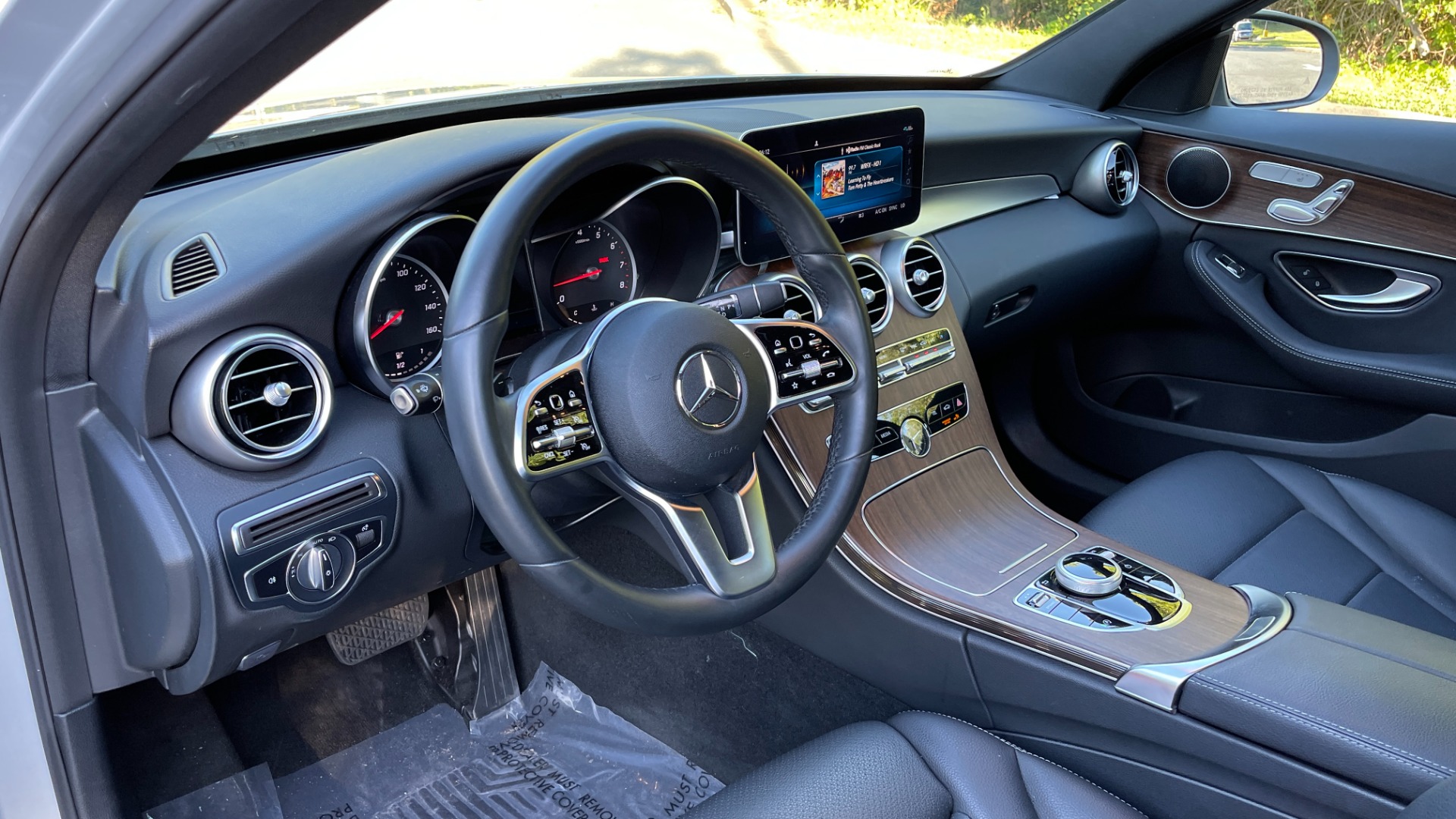 Used 2020 Mercedes-Benz C-Class C300 / BACKUP CAMERA / HEATED SEATS / WOOD GRAIN TRIM for sale $36,395 at Formula Imports in Charlotte NC 28227 10